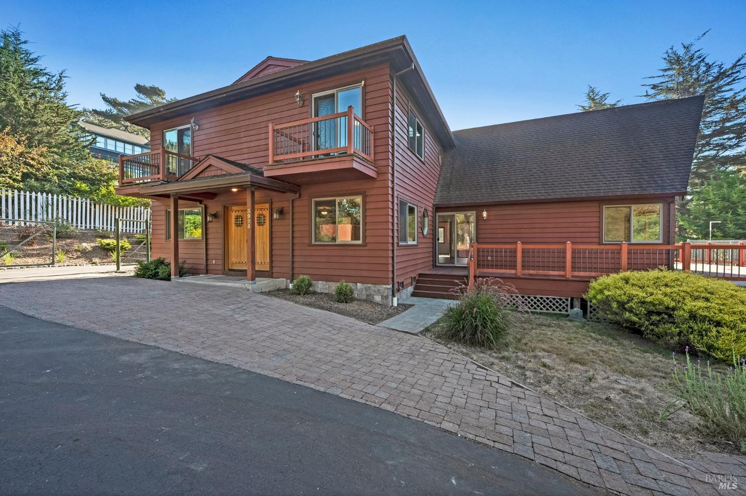 3925 Bay Hill Road Property Photo