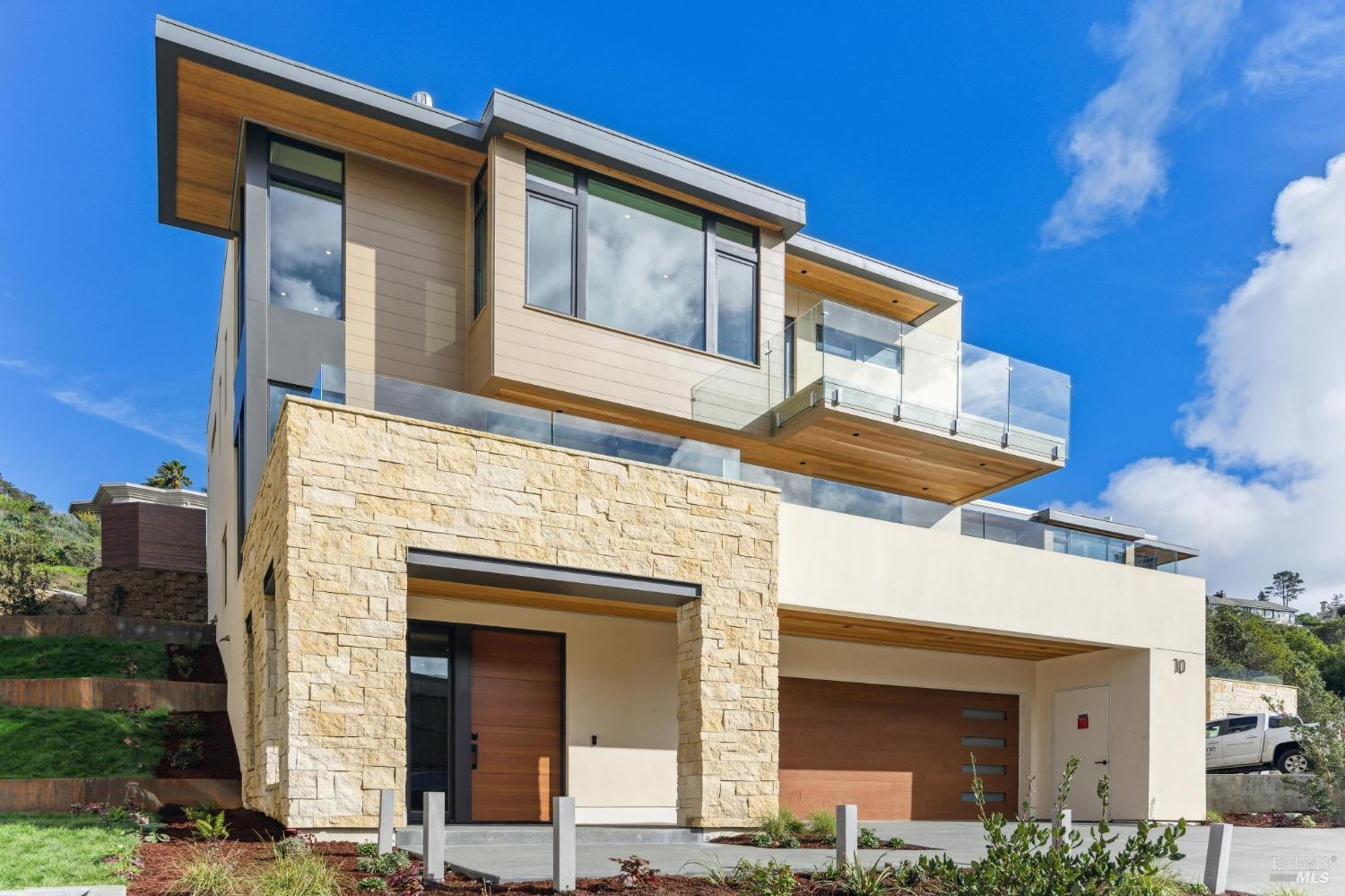 4 Oak Shore Drive Property Photo