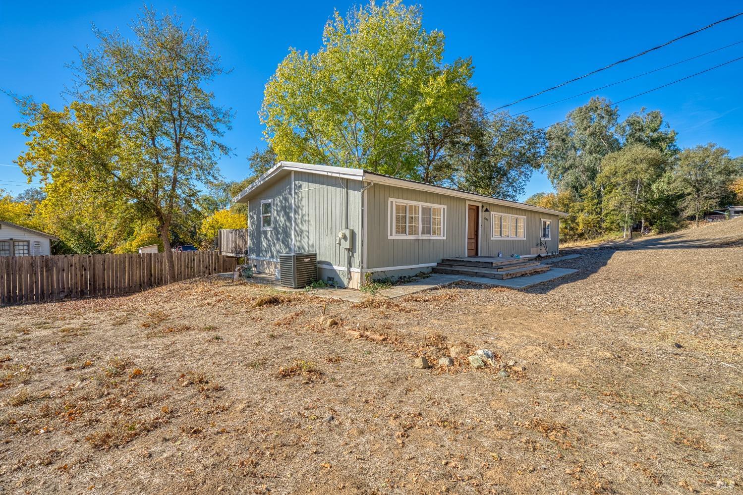 6099 Roland Drive Property Photo 3