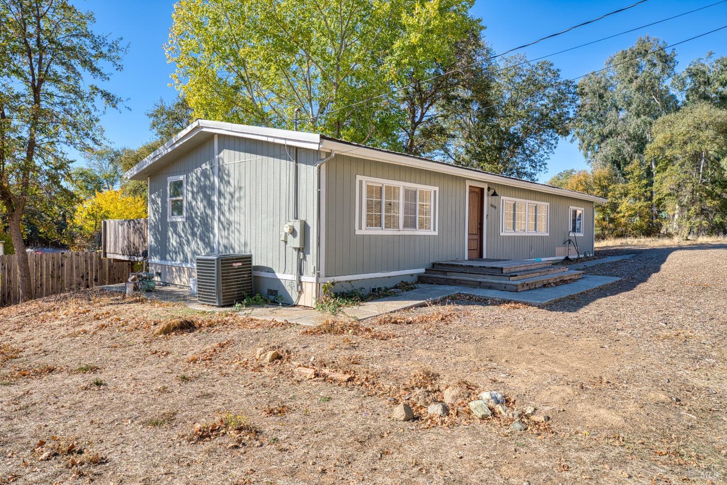 6099 Roland Drive Property Photo 4