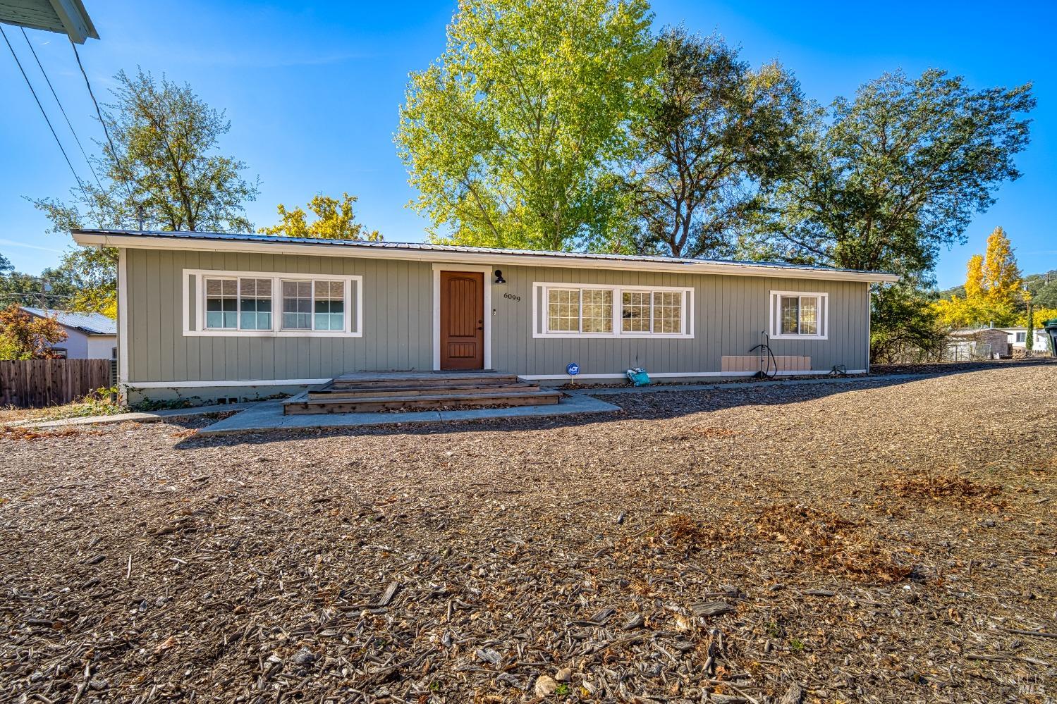 6099 Roland Drive Property Photo 5