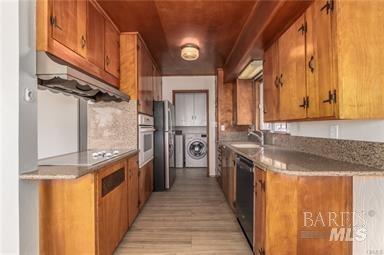 3216 Lakeshore Boulevard Property Photo 9