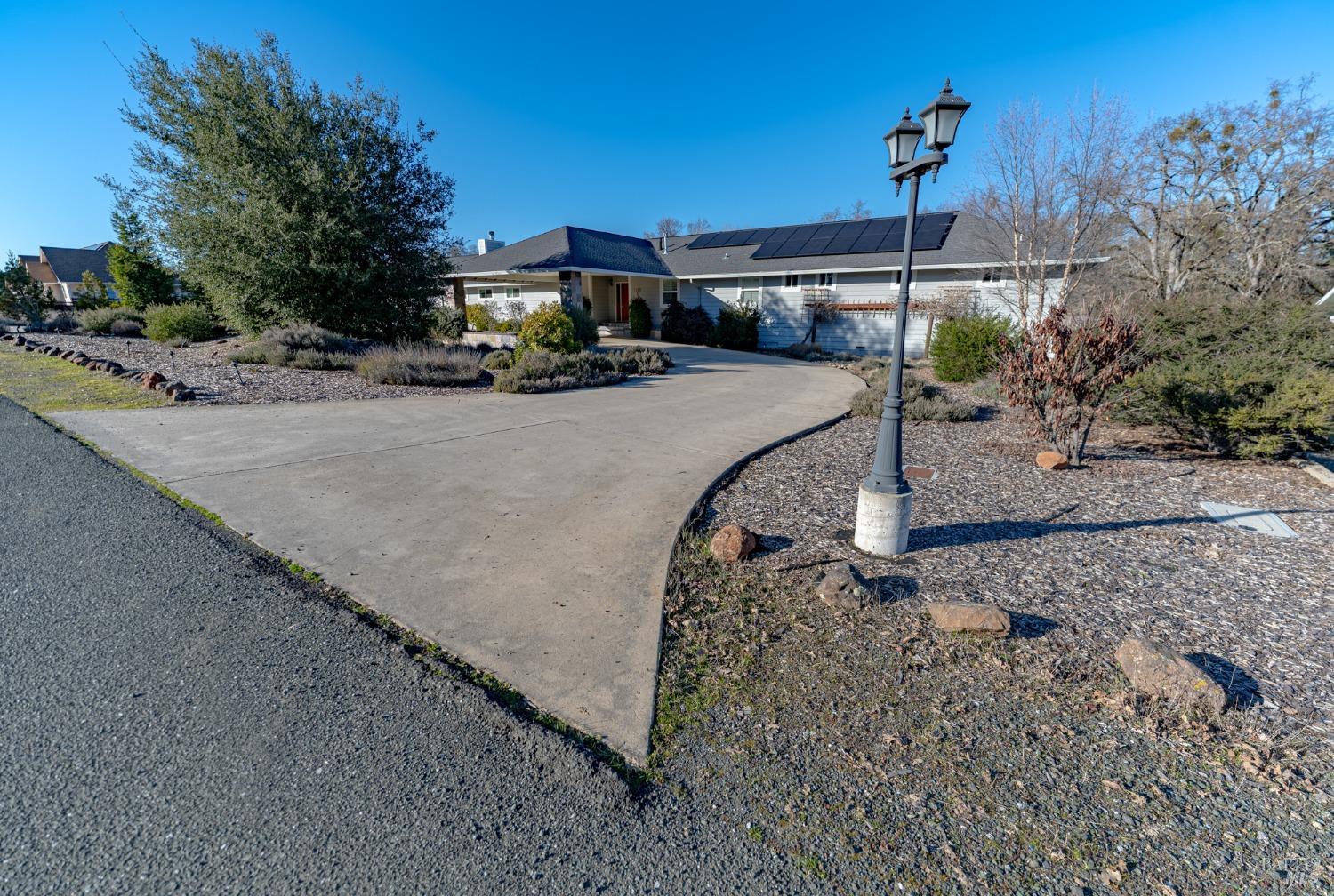 1050 Oak Park Way Property Photo 1