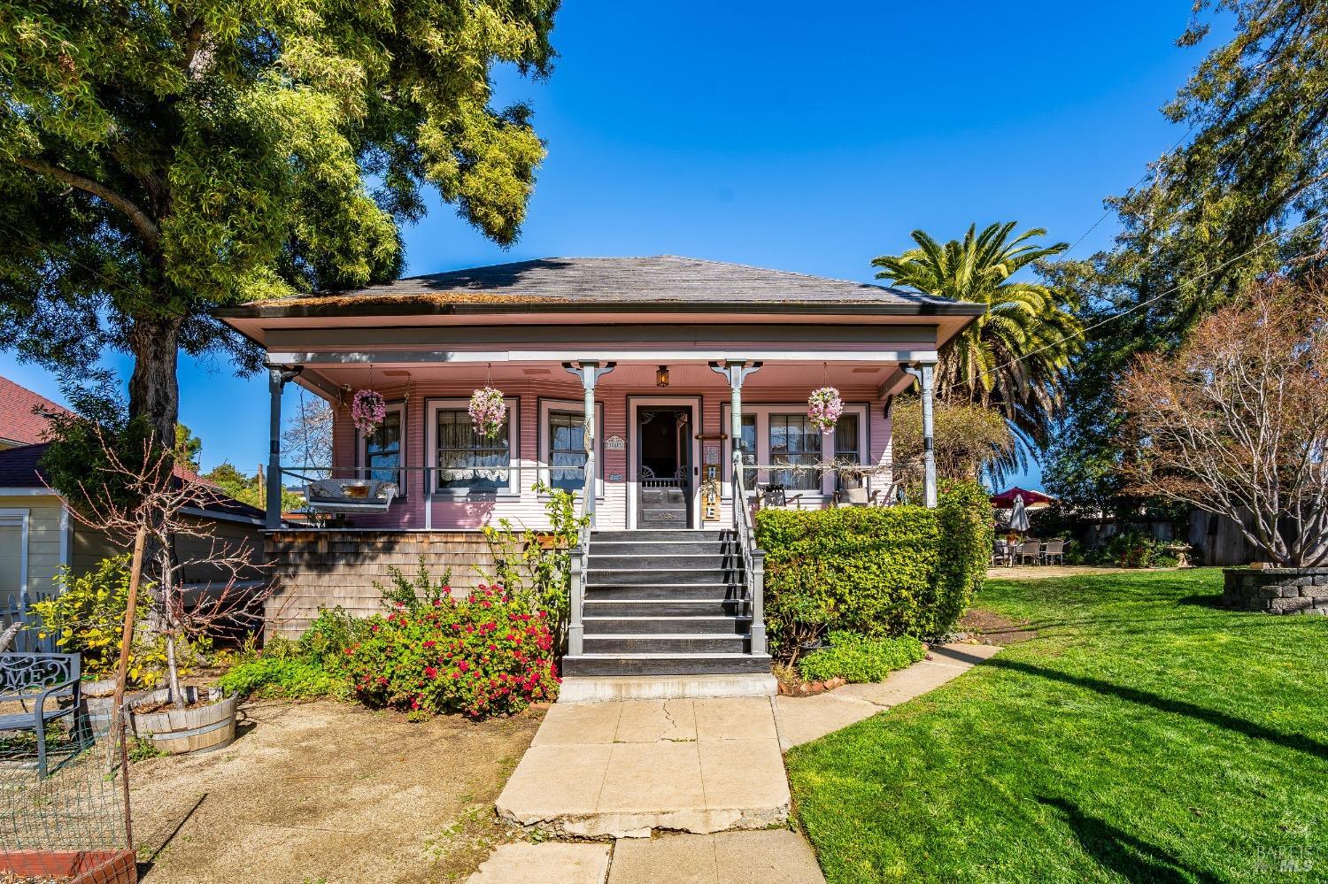 385 W J Street Property Photo