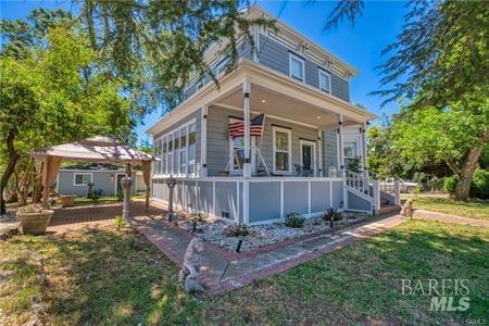 275 Armstrong St Property Photo 1