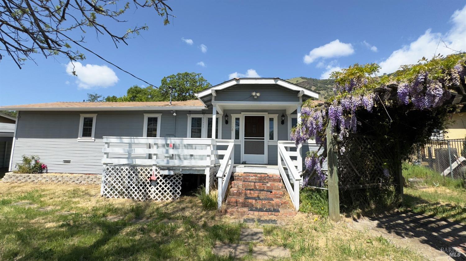 3808 Manzanita Avenue Property Photo 1
