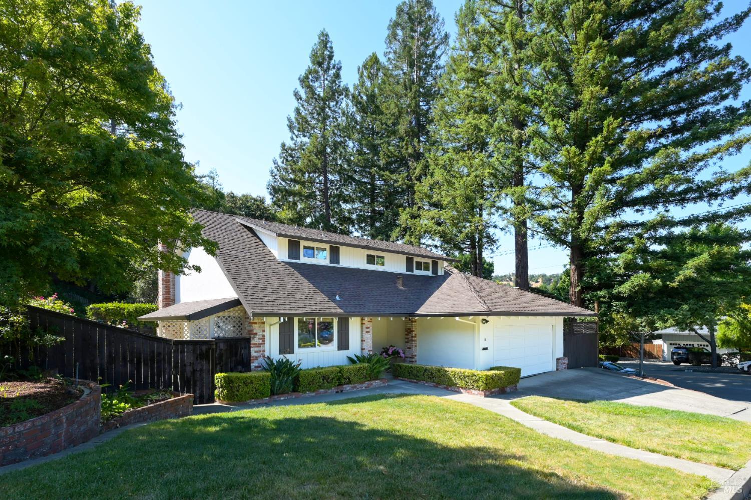 10 Pebble Beach Drive Property Photo 1