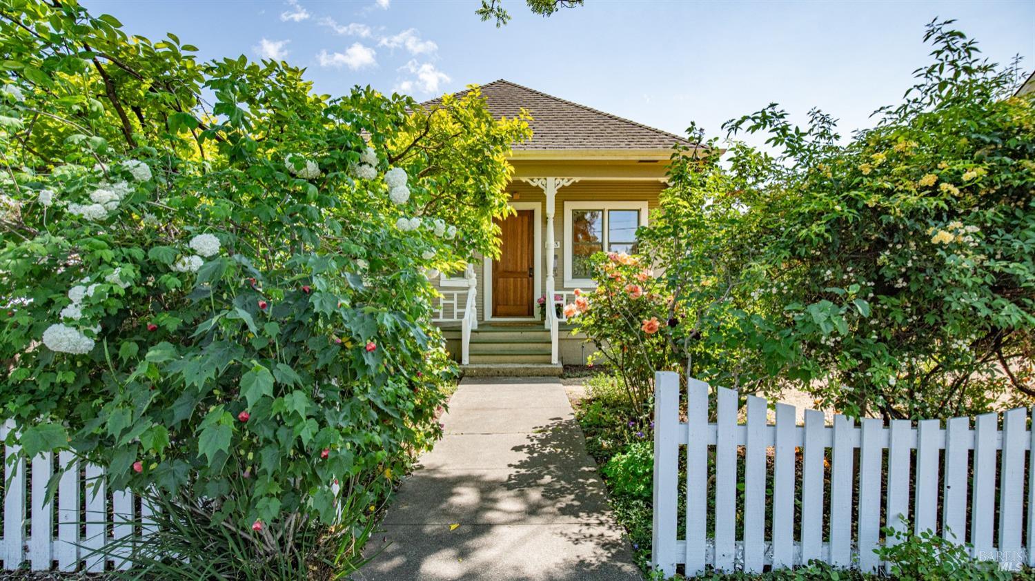 623 3rd St Property Photo