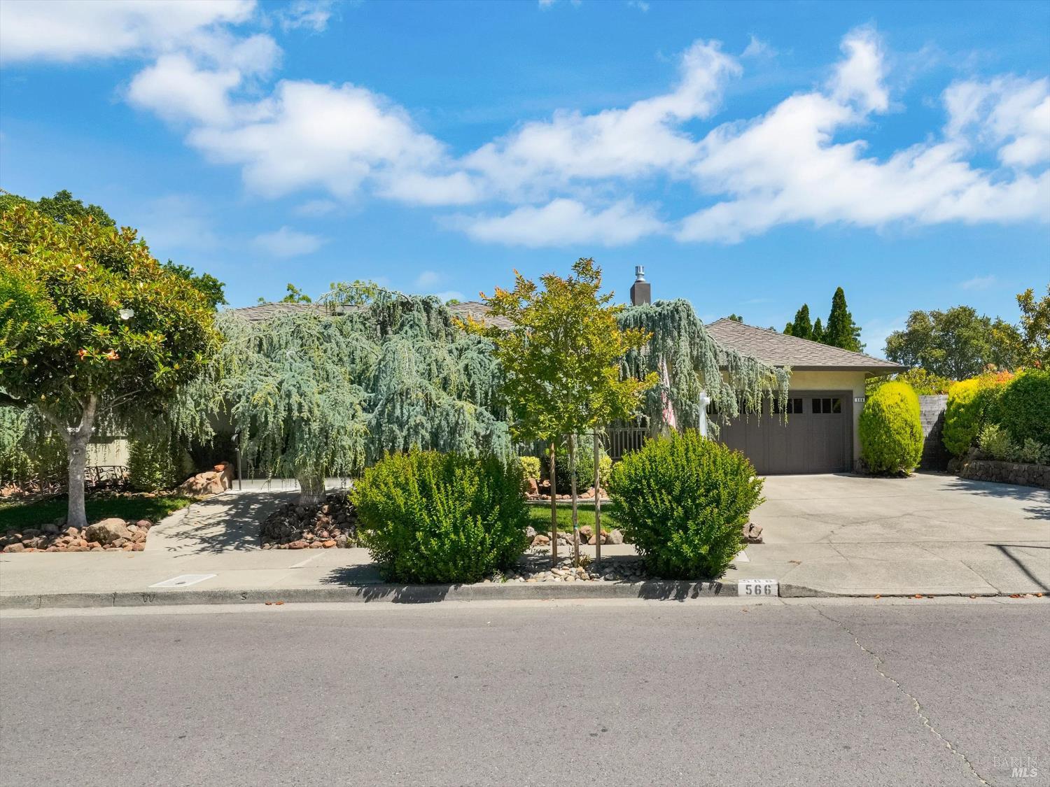 566 Este Madera Drive Property Photo 1