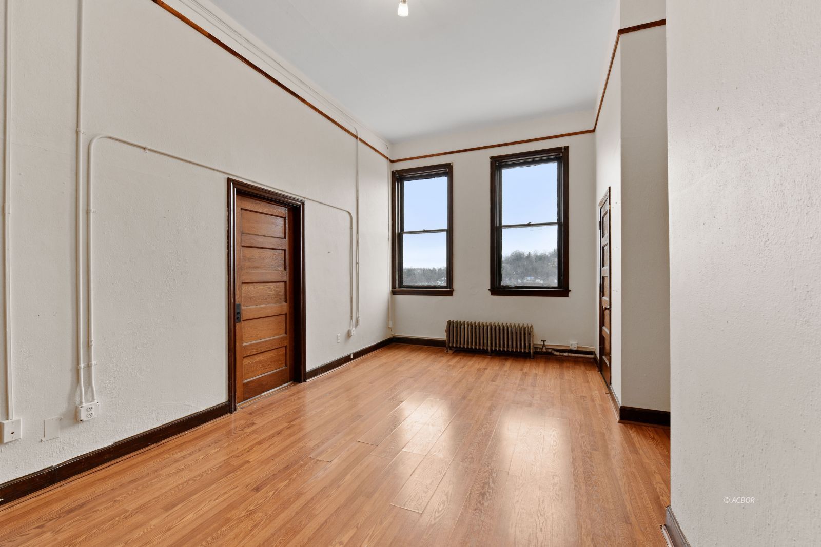 8 N Court Property Photo 3