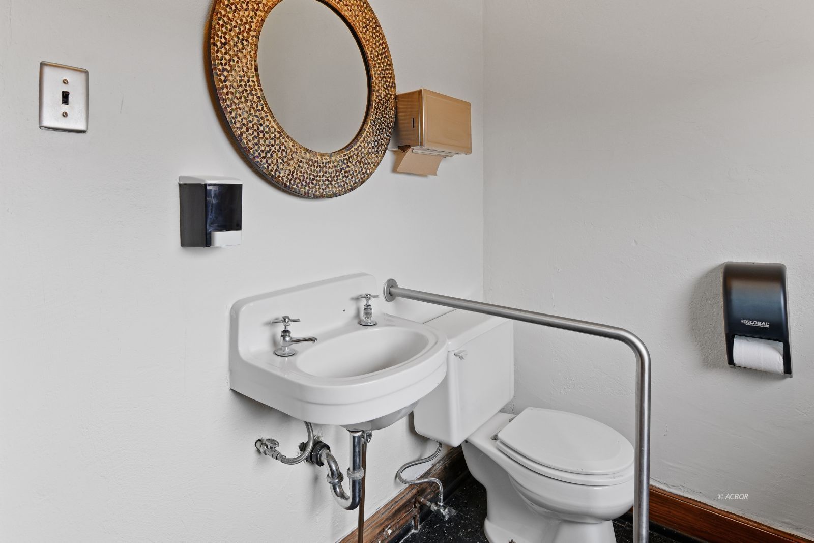 8 N Court Property Photo 7