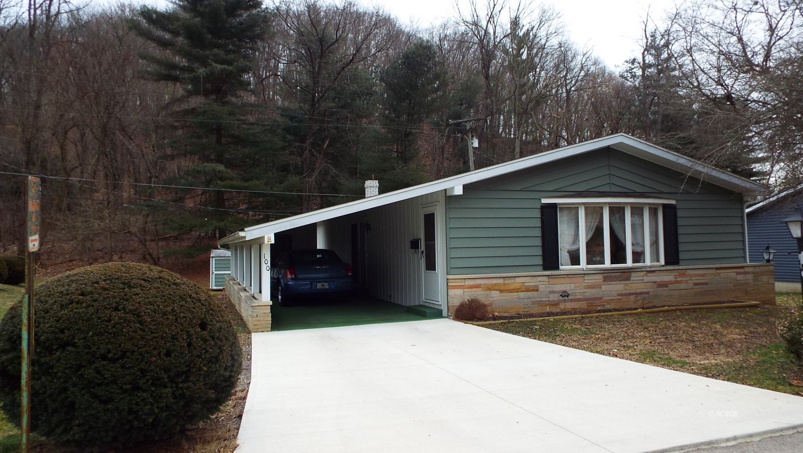 100 Saint Charles St Property Photo 1