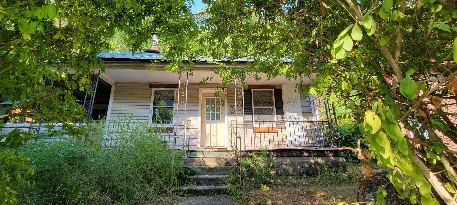 642 Mill St Property Photo