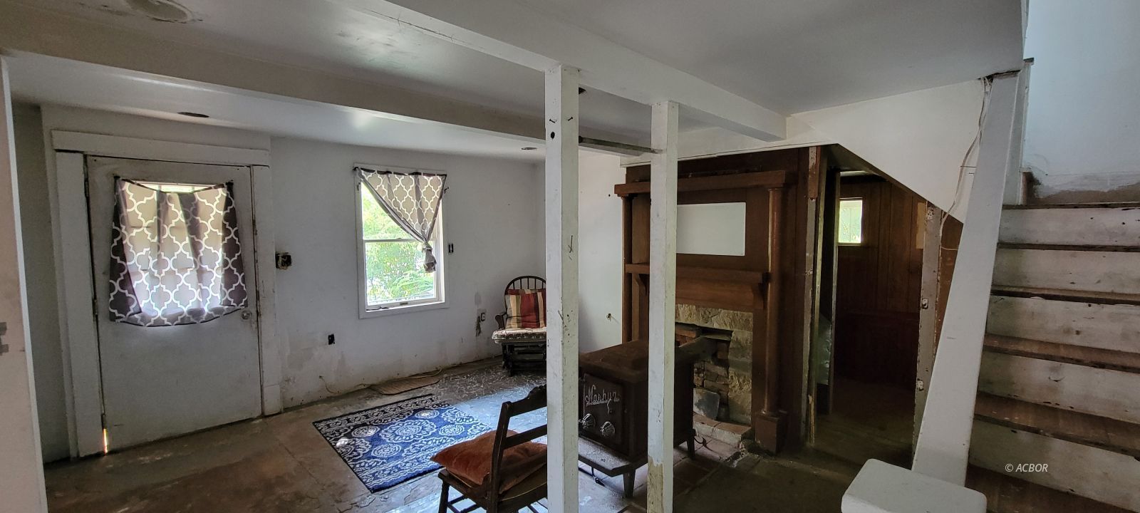 642 Mill St Property Photo 2