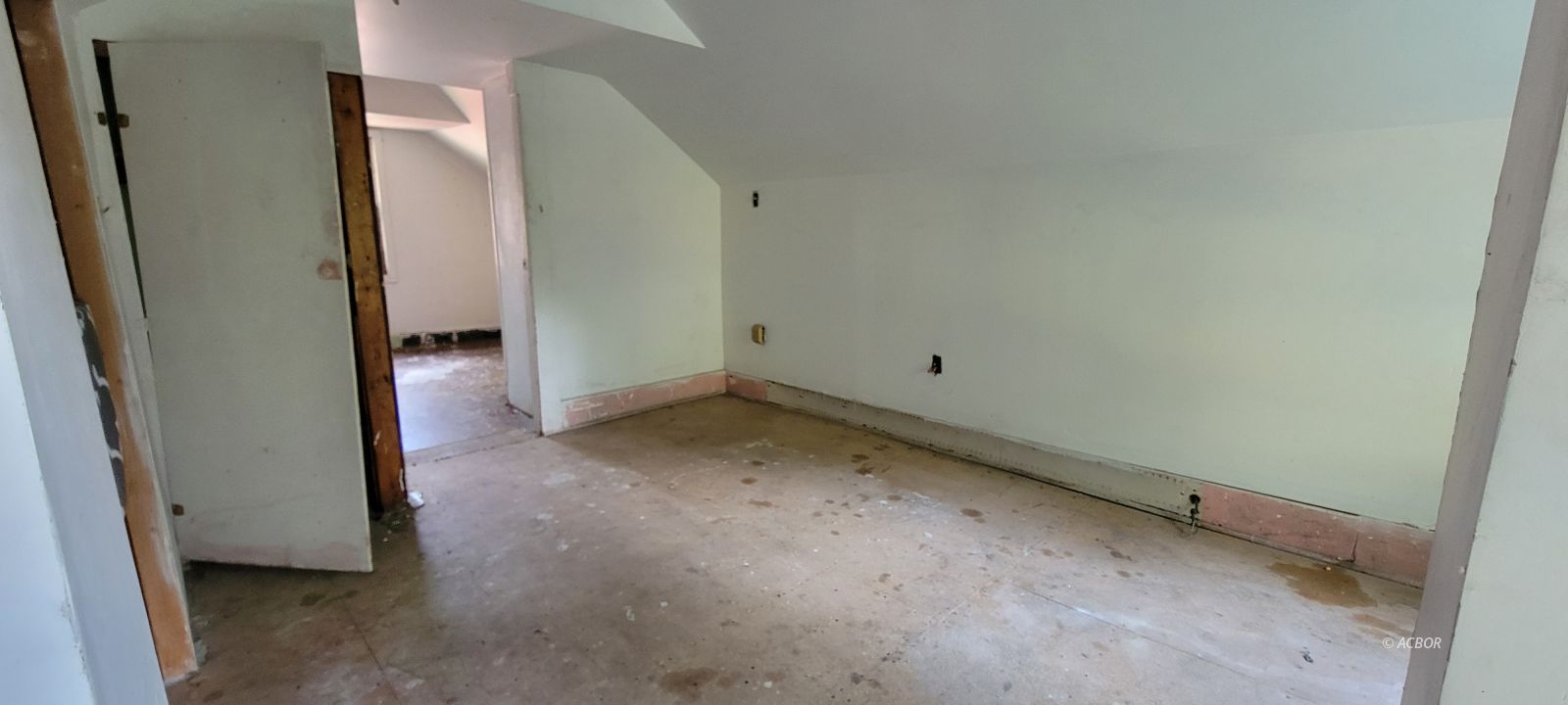 642 Mill St Property Photo 3