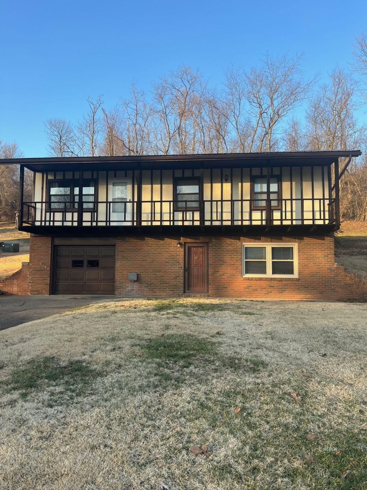 220 Carman Dr Property Photo