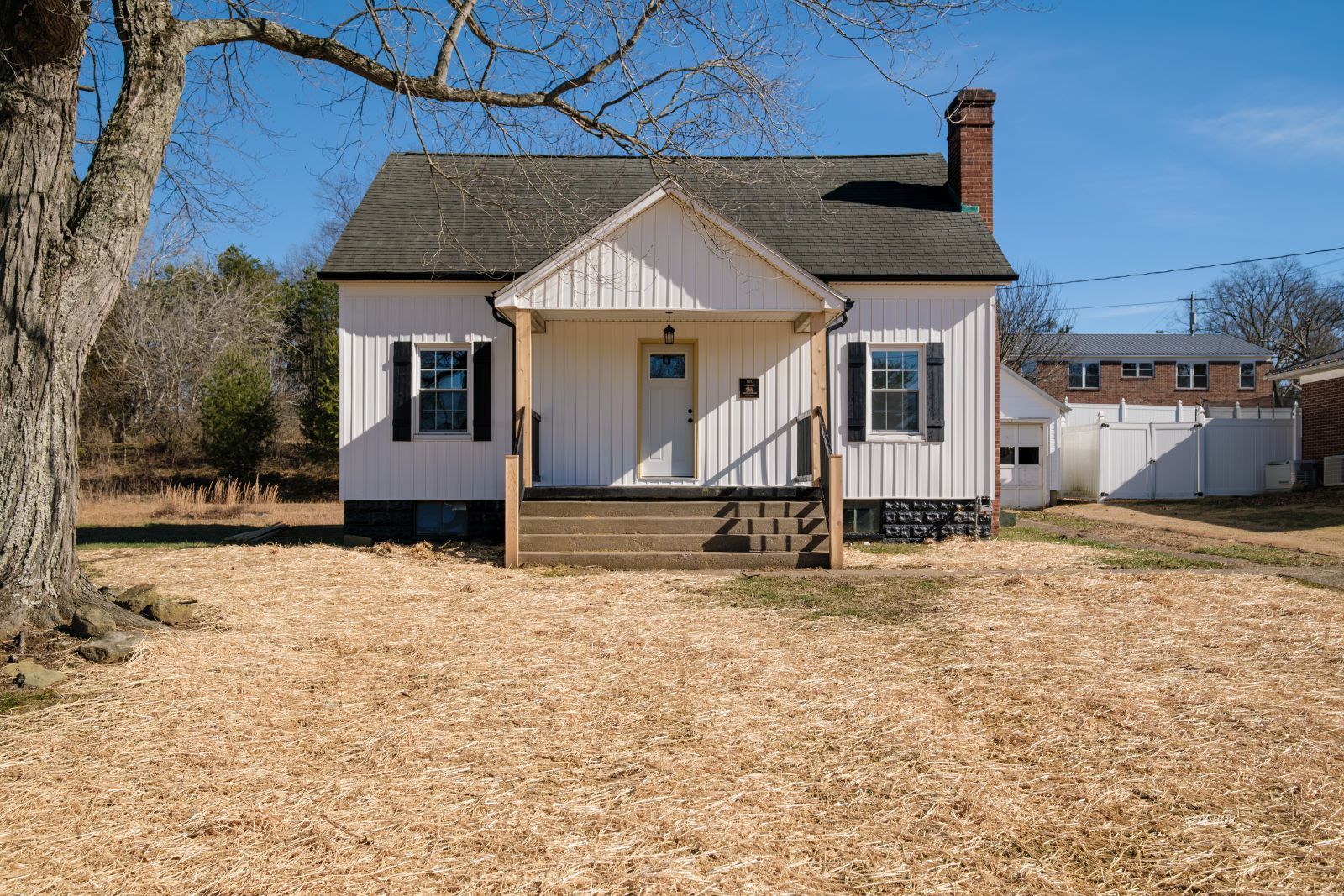 101 East College St Property Photo