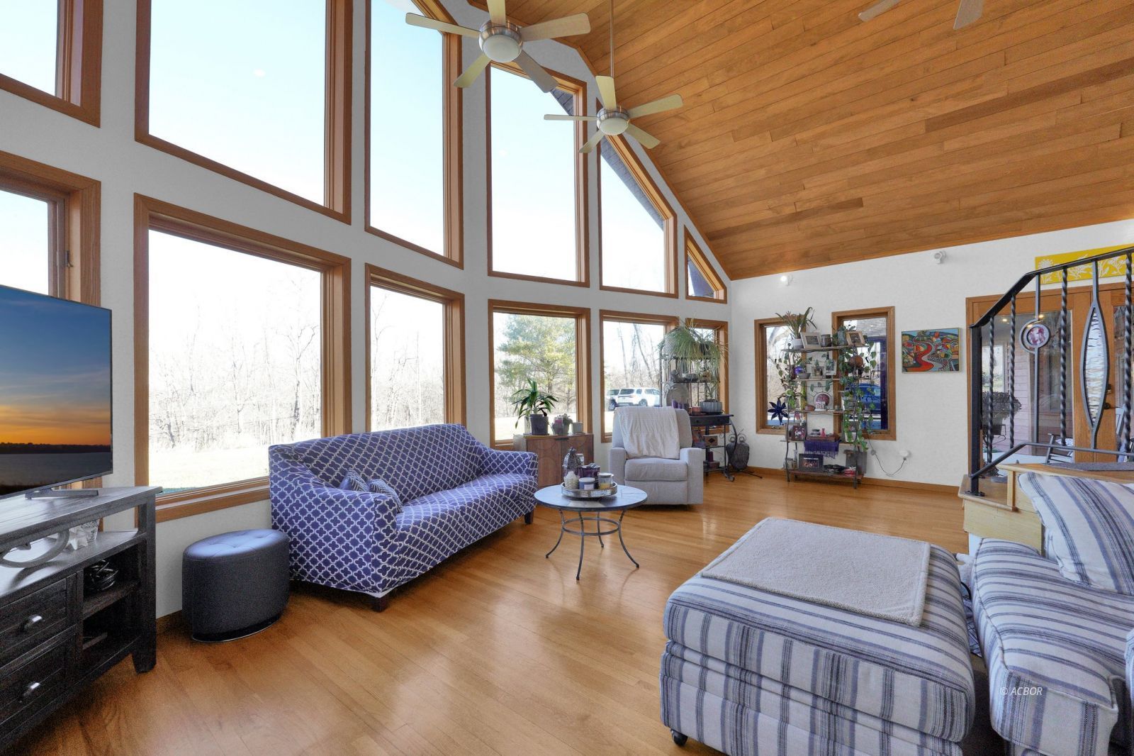 11425 Peach Ridge Rd Property Photo 5