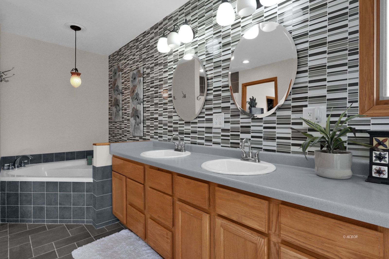 11425 Peach Ridge Rd Property Photo 35