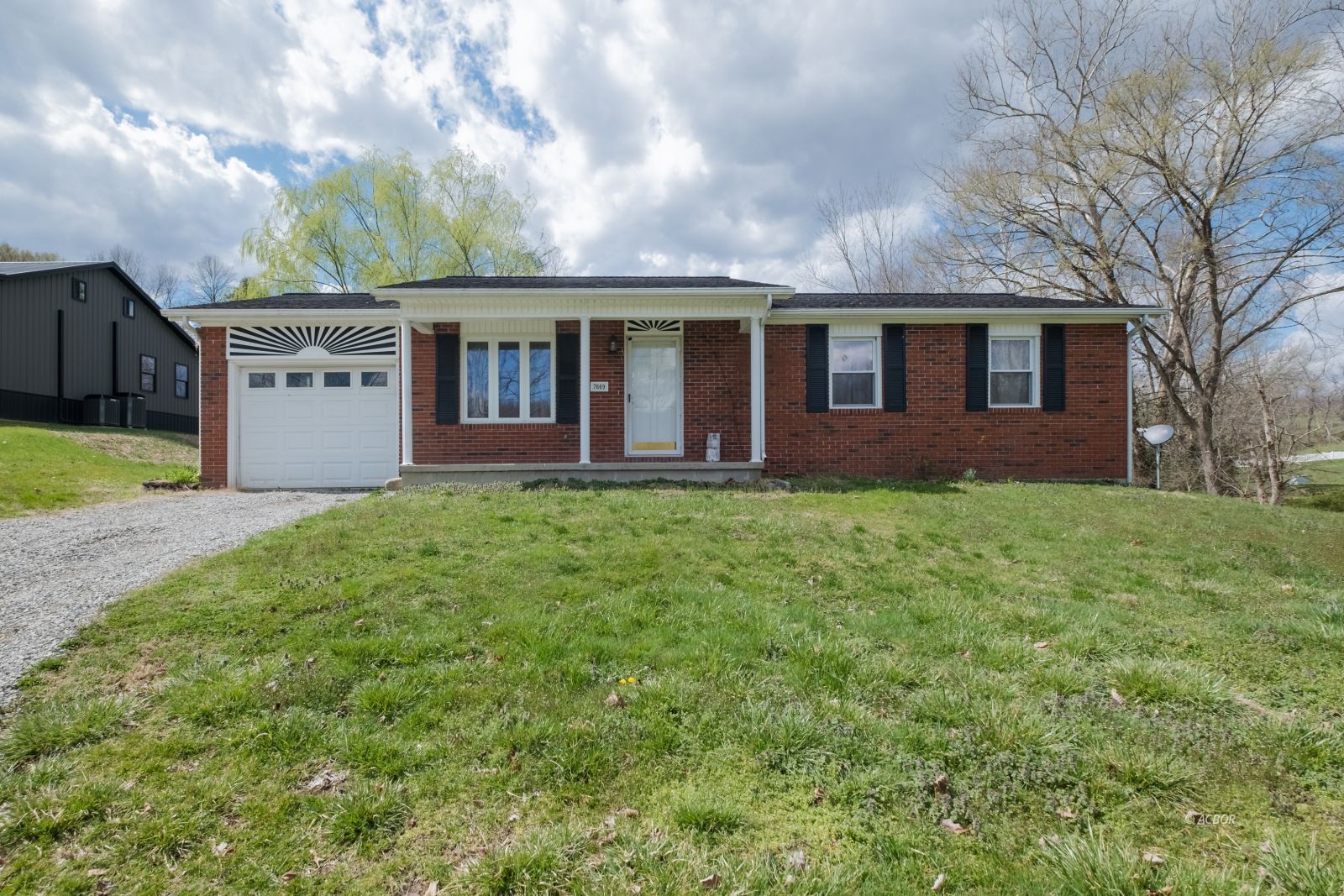 7669 Bull Run Rd Property Photo