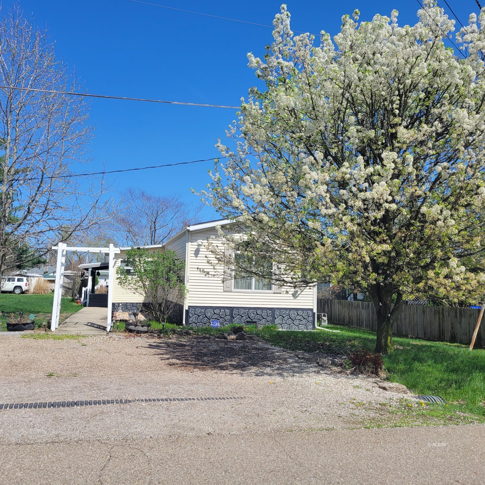 38 3rd St W Property Photo 1
