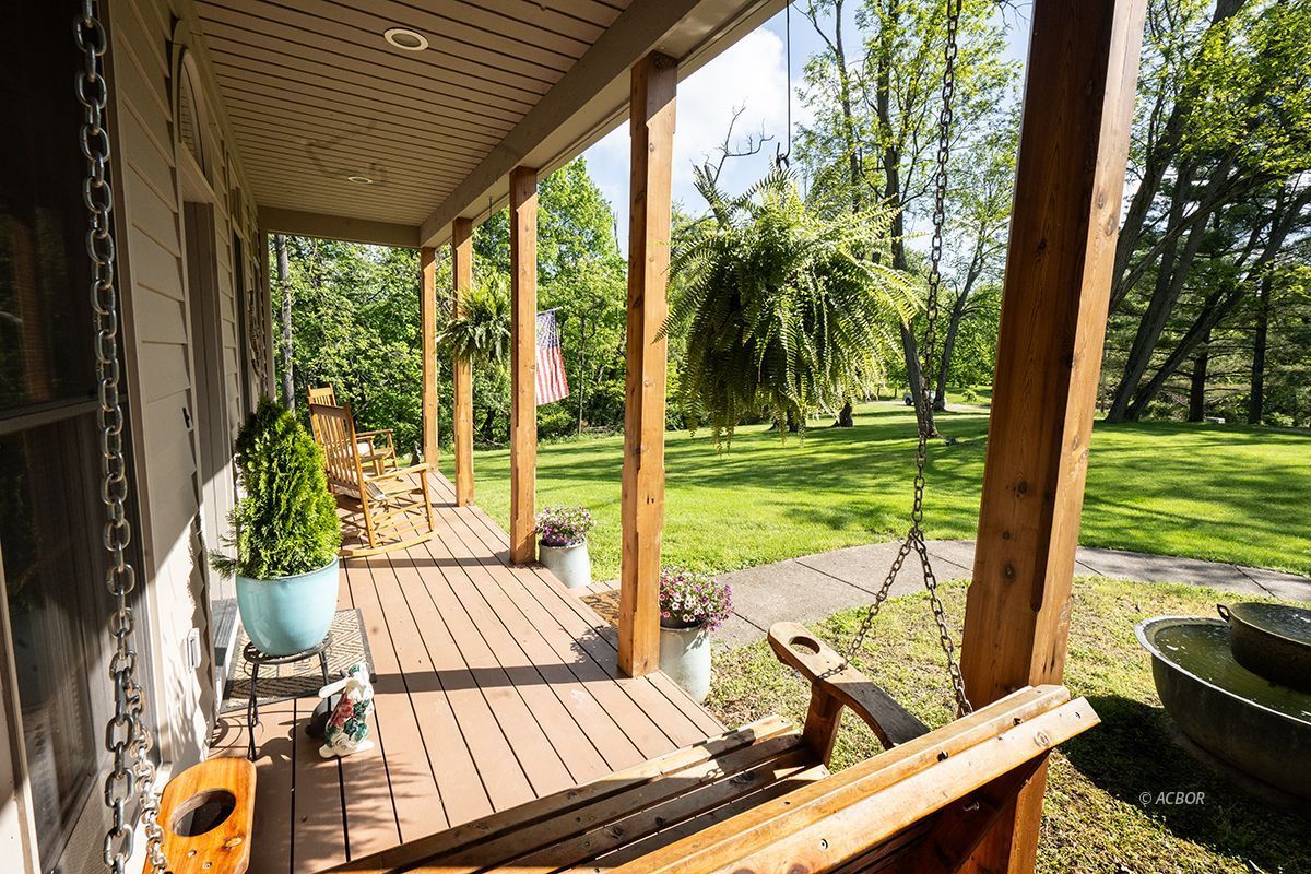 7255 Angel Ridge Rd Property Photo 3