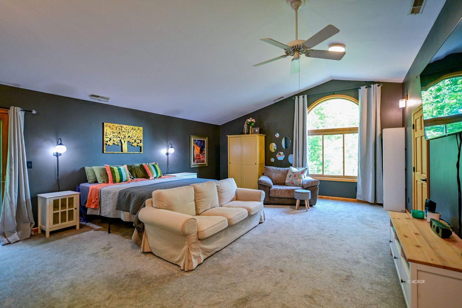 30 Farhills Dr Property Photo 45