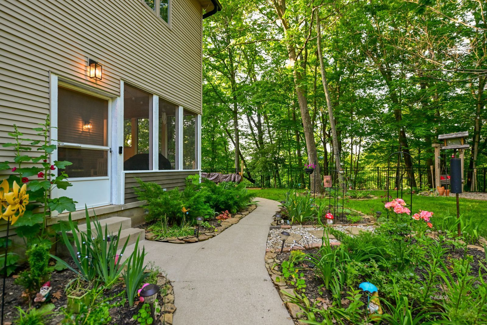 30 Farhills Dr Property Photo 57
