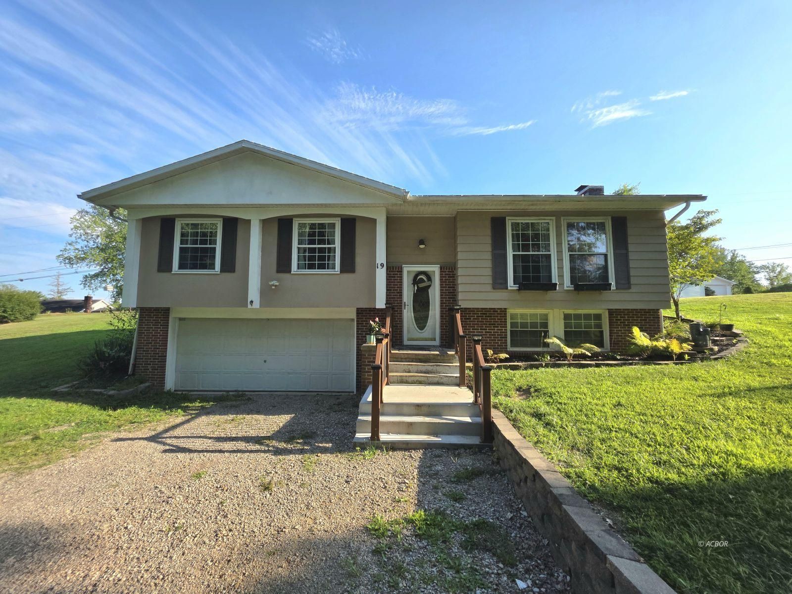 19 Park Lane Dr Property Photo 1