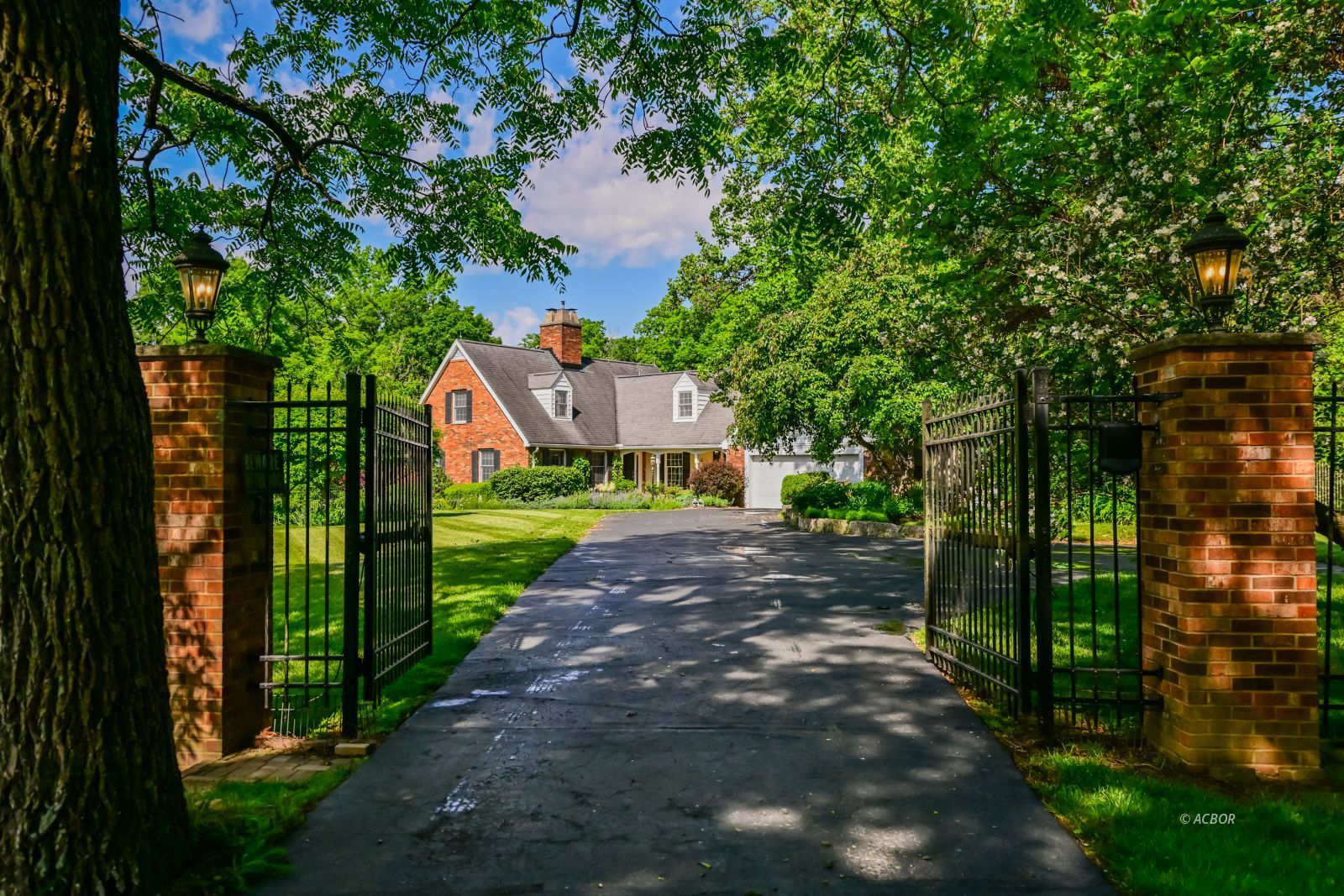 130 Longview Hts Rd Property Photo 1