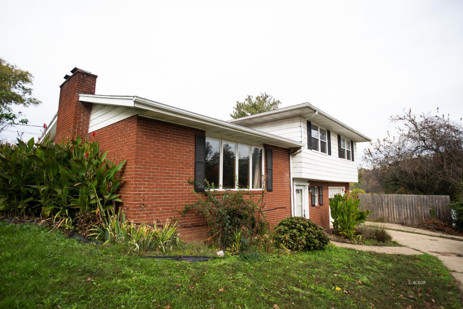 10 Rallen Dr Property Photo 1