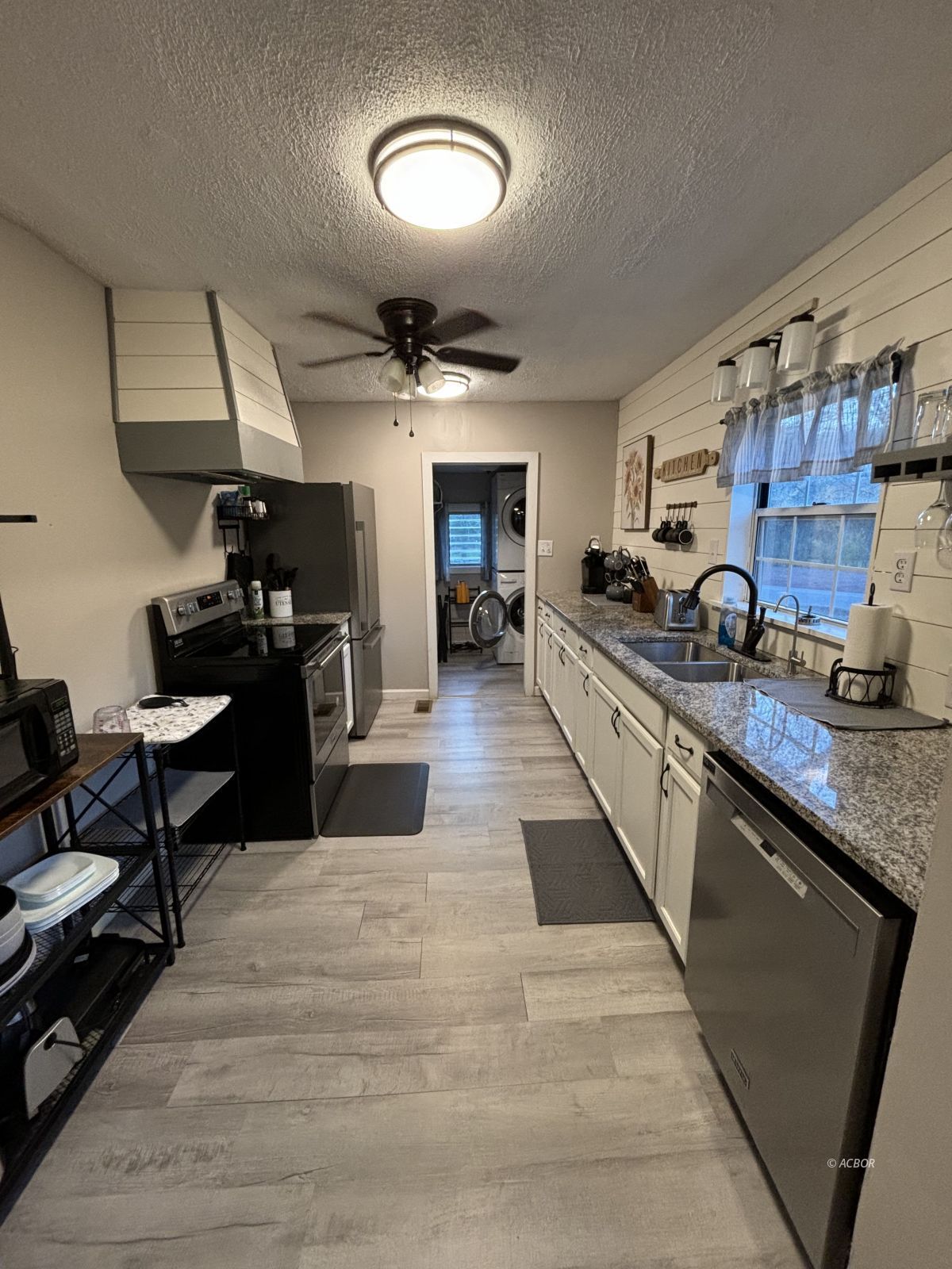 29593 Big Pine Property Photo 1