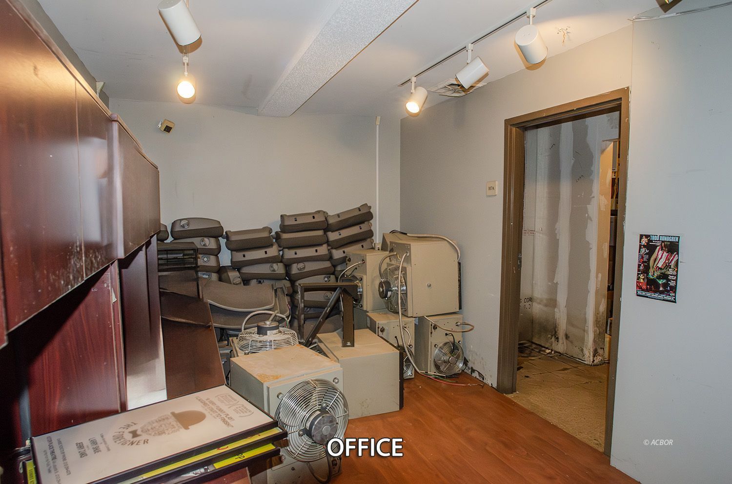 450 W Washington St Property Photo 6