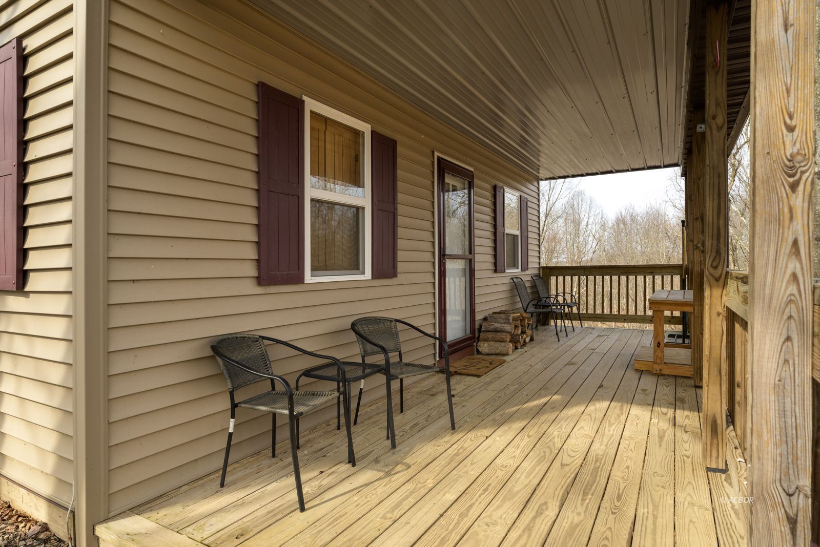 677 Dickens Rd Property Photo 2