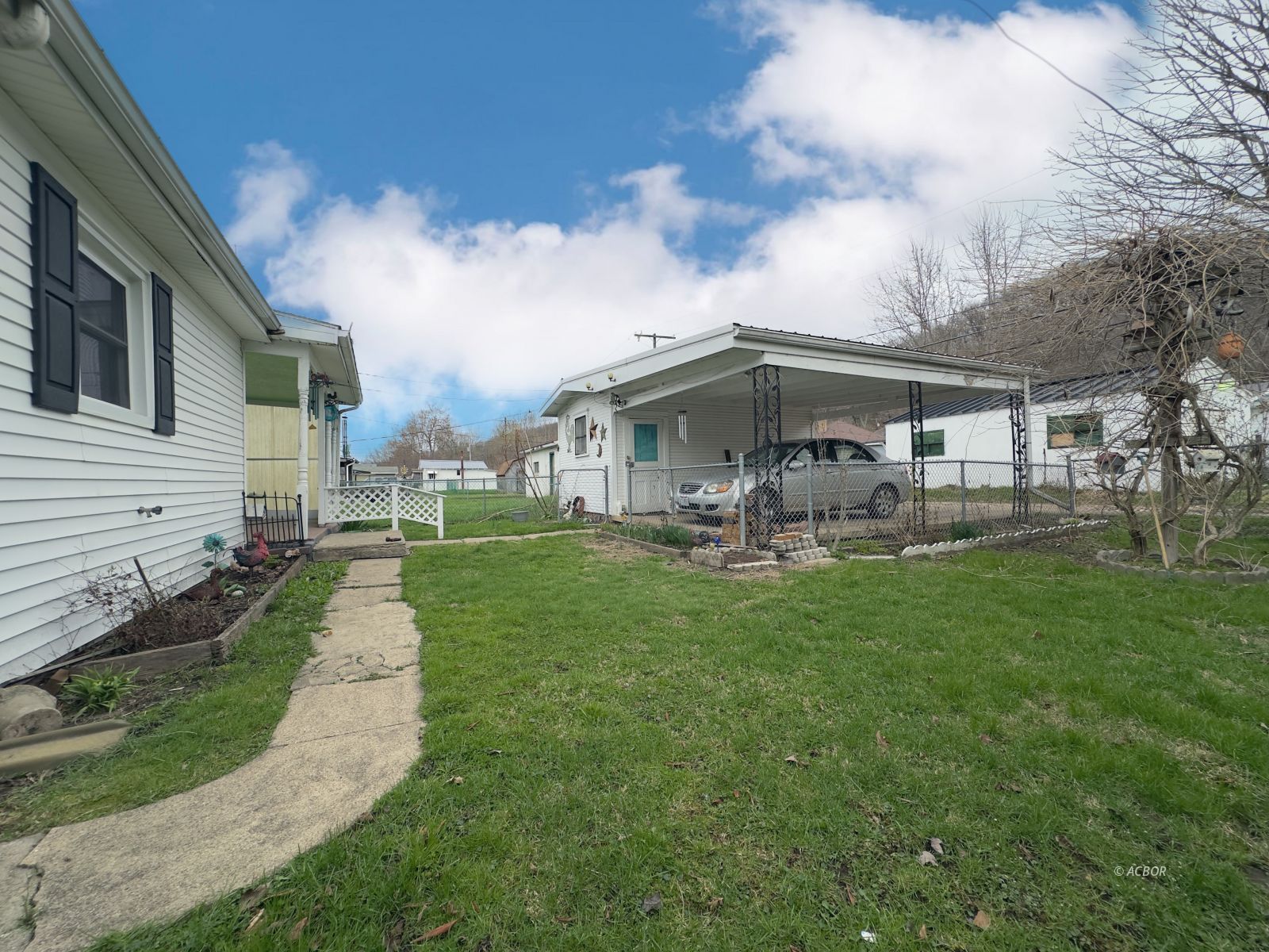 944 Poplar St Property Photo 13