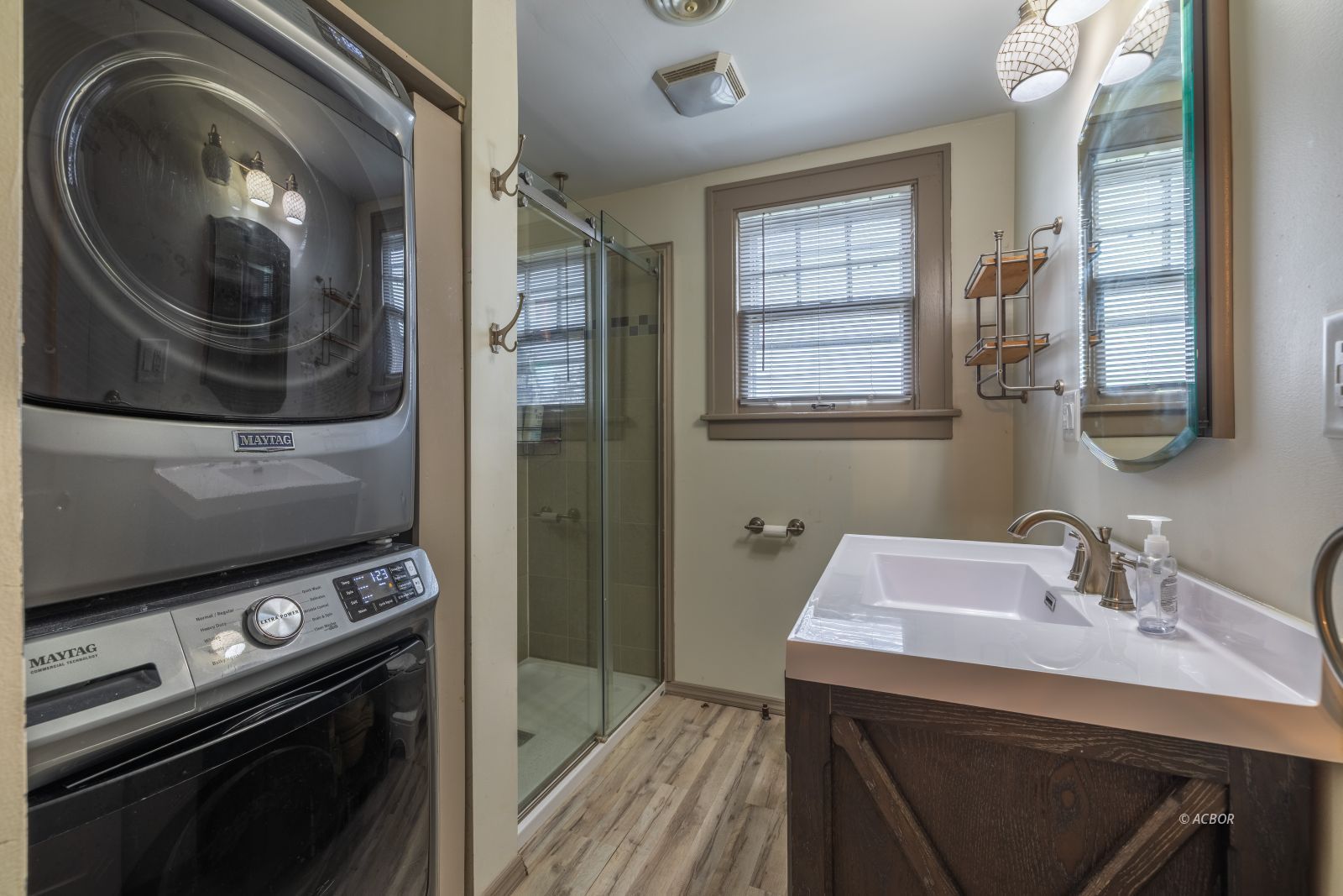 171 E State St Property Photo 46