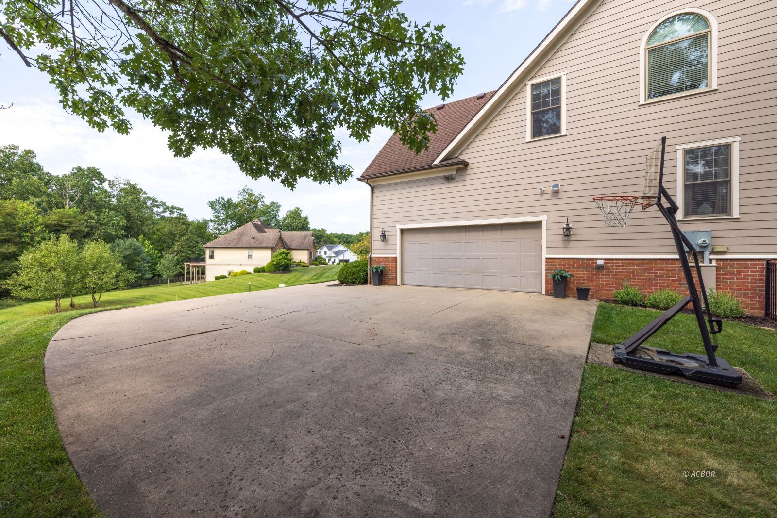 4 Maple Grove Way Property Photo 5