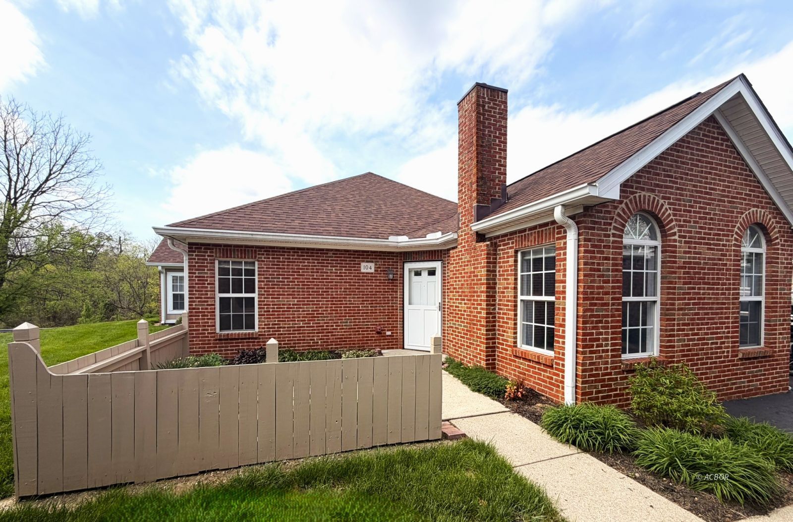 104 Wyngate Dr Property Photo 1