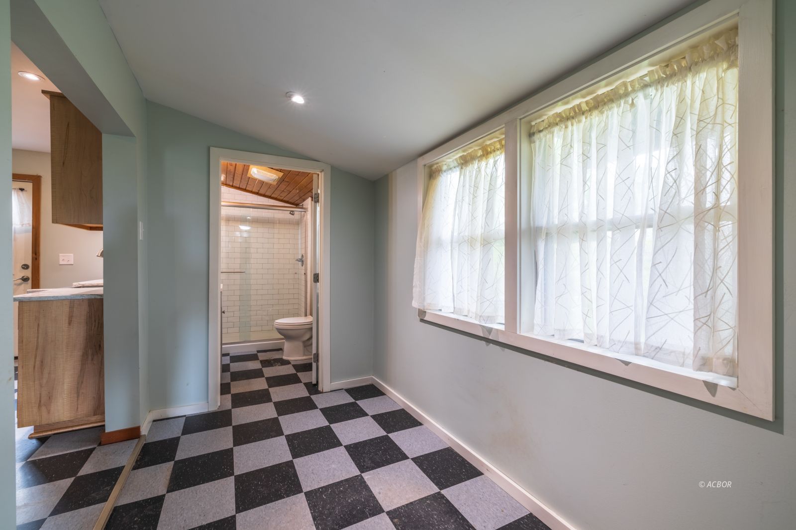85 Converse St Property Photo 15