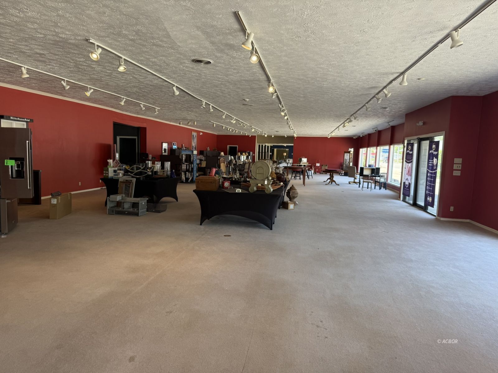 950 E Canal St Property Photo 3