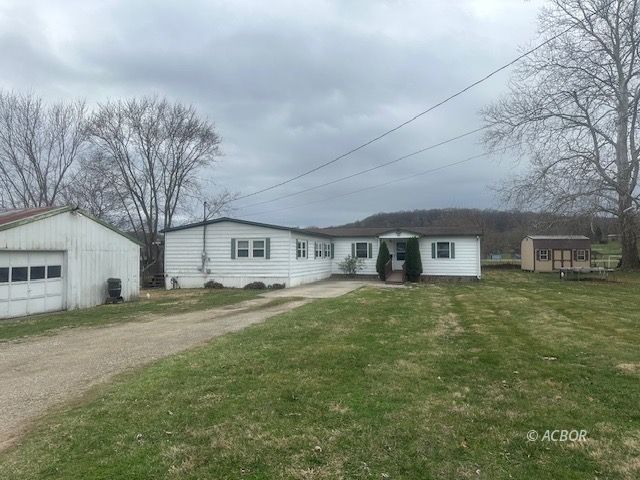 915 Charles St Property Photo 1