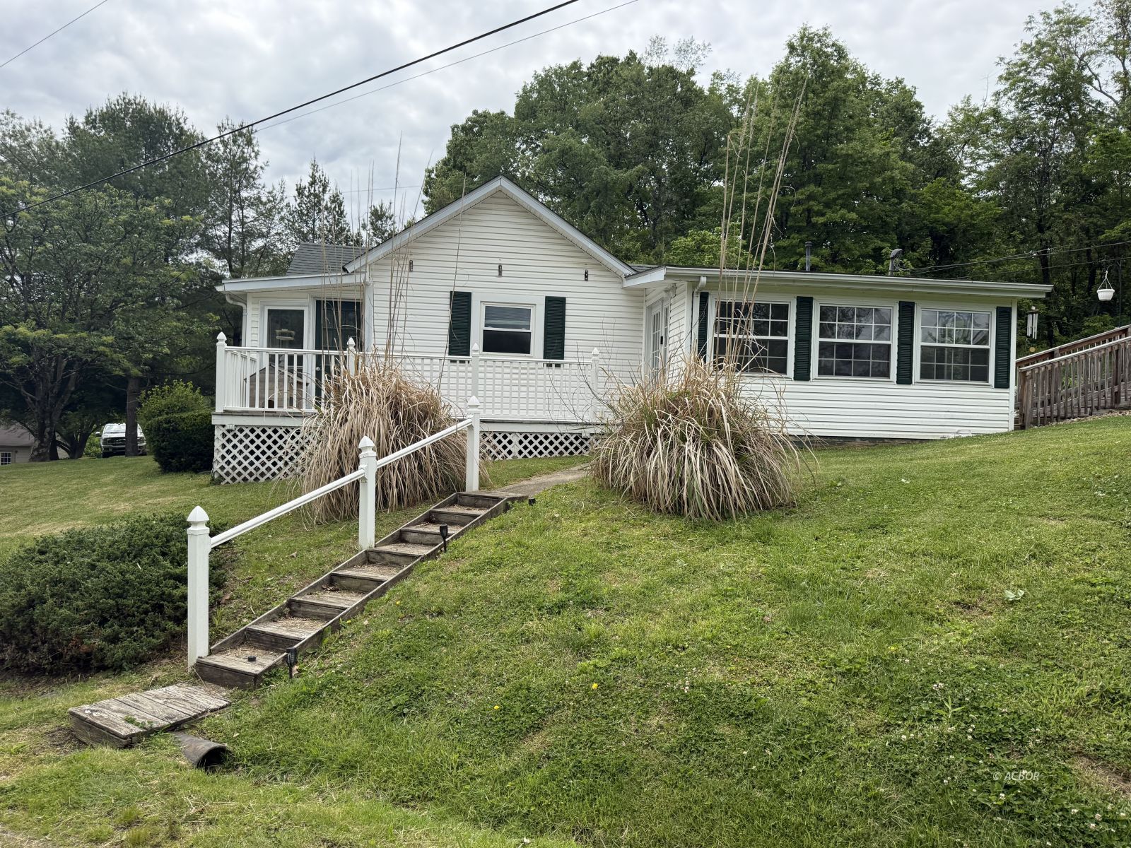 18241 Hunter Rd Property Photo 1