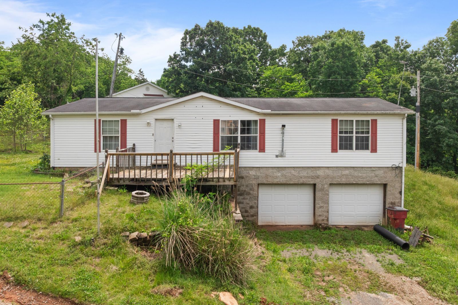 2558 State Route 588 Property Photo 1