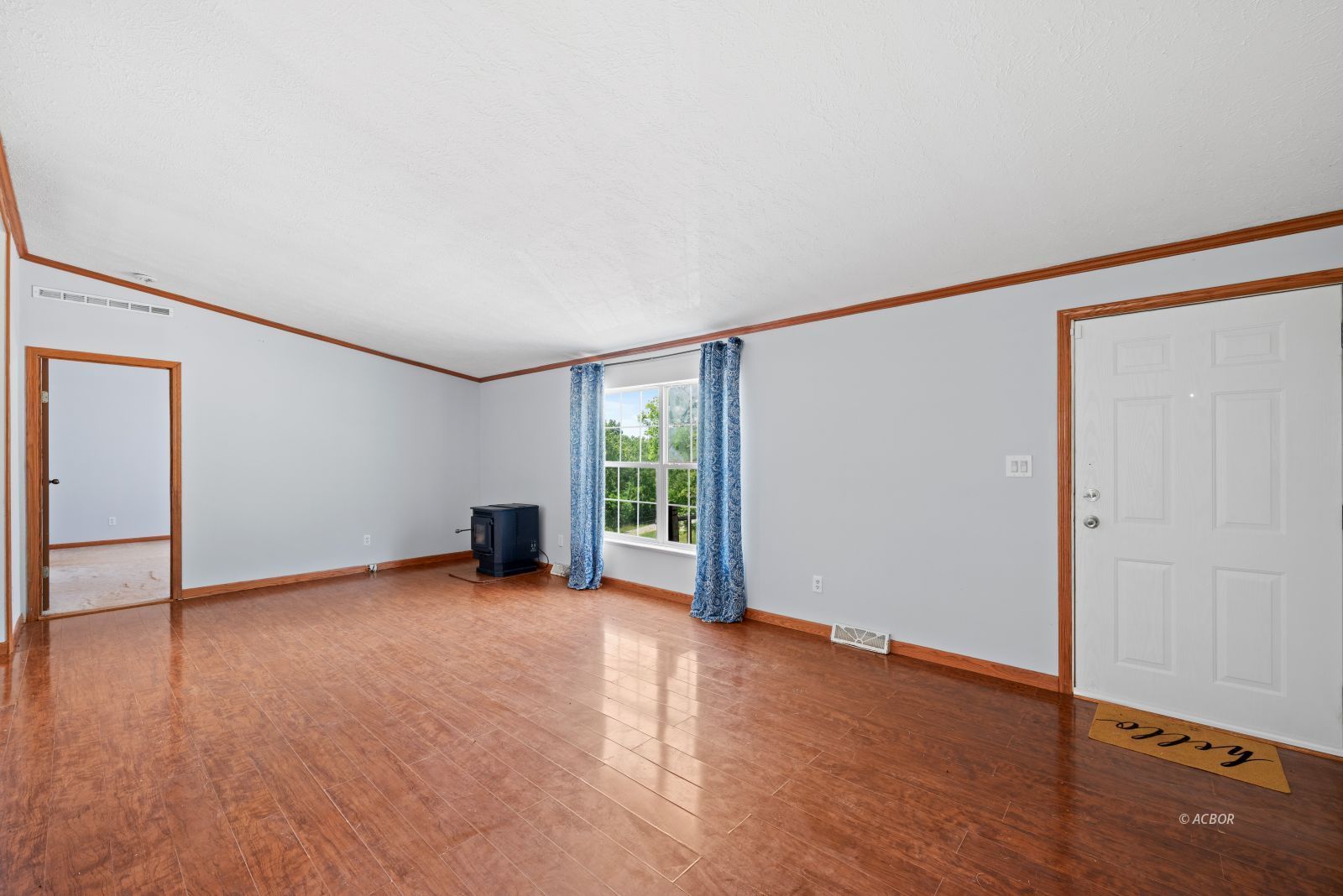 2558 State Route 588 Property Photo 4