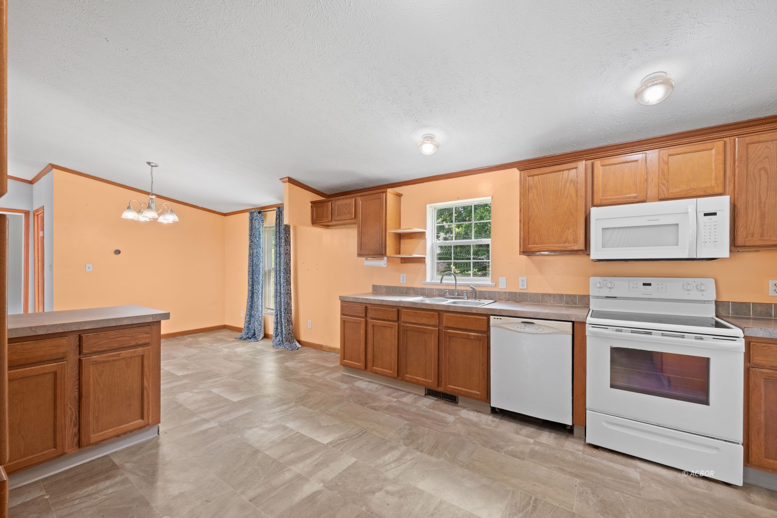 2558 State Route 588 Property Photo 10