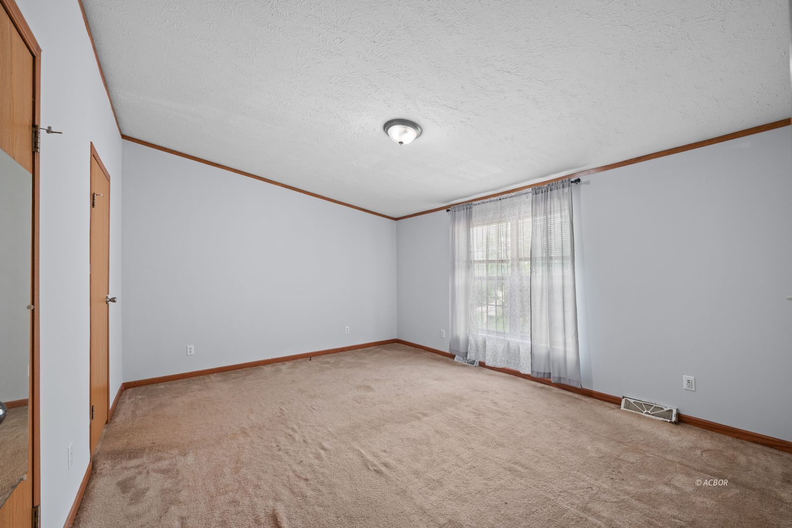 2558 State Route 588 Property Photo 11