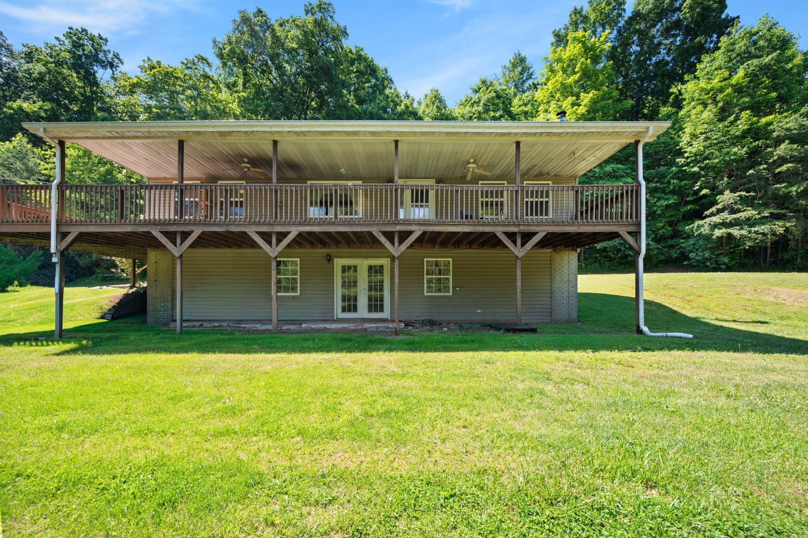 26601 Huckleberry Rd Property Photo 1