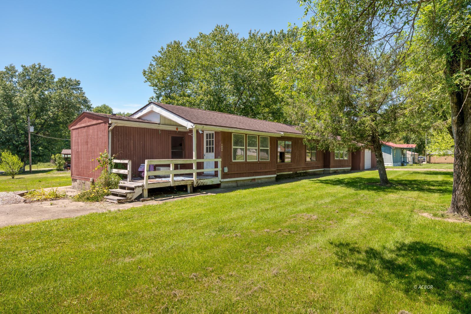 1595 Property Photo 3