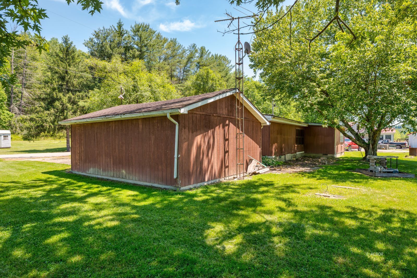 1595 Property Photo 6