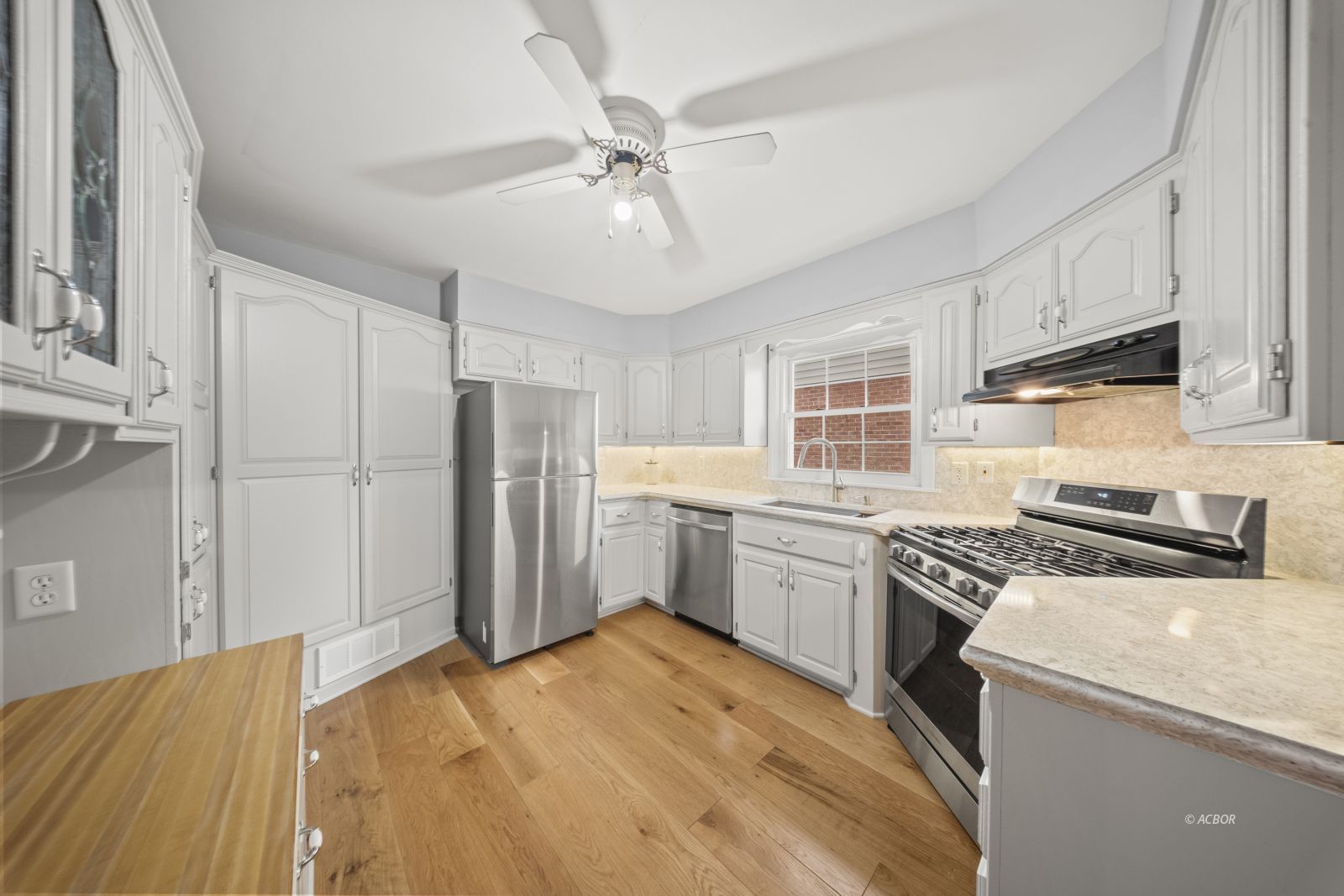 561 First Ave Property Photo 20